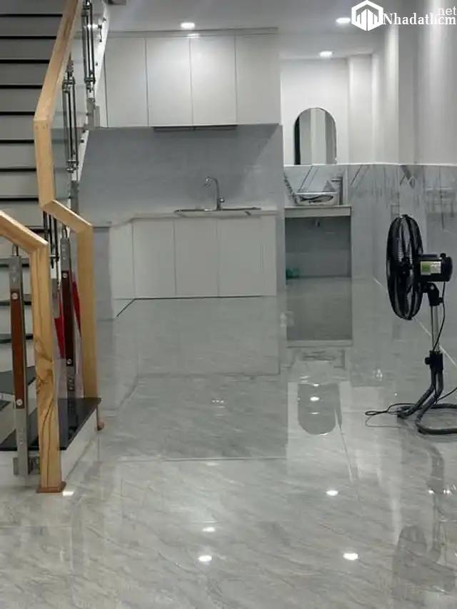 Bán nhà 1 trệt, 1 lầu, 40m2, 2pn, 1wc, giá 1.2 tỷ, gần chợ