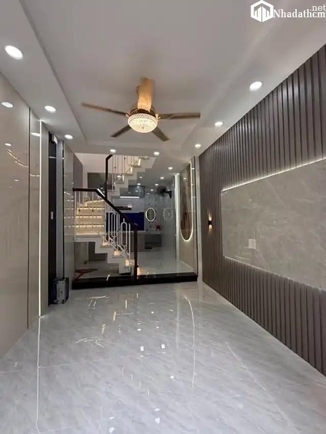 Bán gấp nhà 30m2, 1 lầu, hẻm an ninh, gần chợ, giá 4.2 tỷ